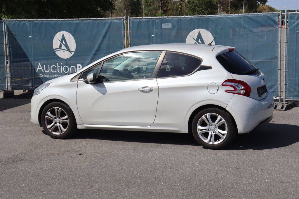 Personenauto Peugeot 208 Benzine 82pk 2014