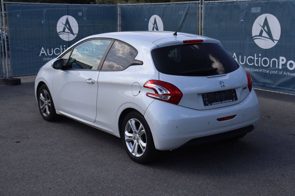 Personenauto Peugeot 208 Benzine 82pk 2014