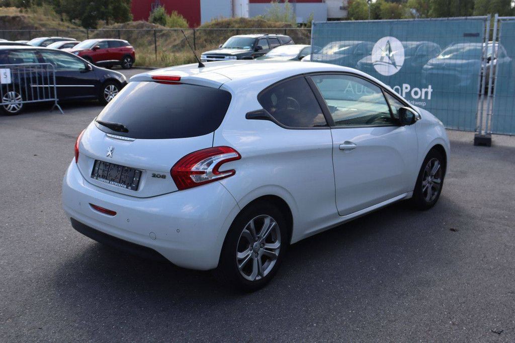 Personenauto Peugeot 208 Benzine 82pk 2014