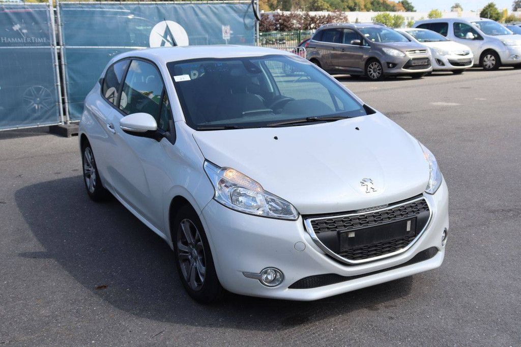 Personenauto Peugeot 208 Benzine 82pk 2014