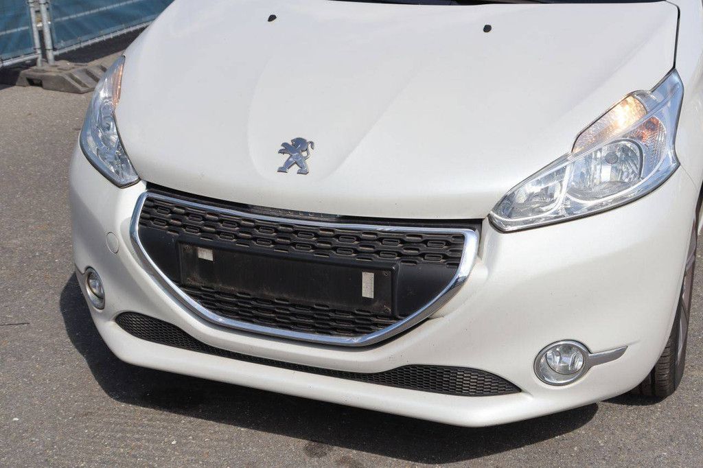 Personenauto Peugeot 208 Benzine 82pk 2014