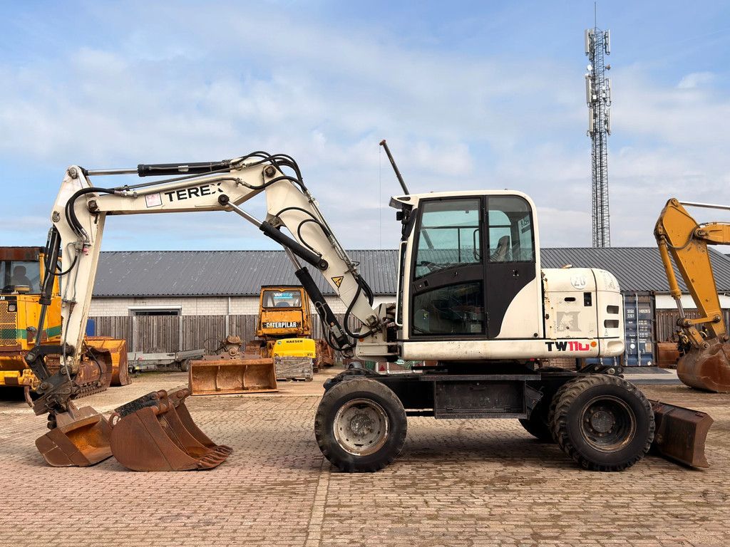 Terex TW110 Mobile Excavator - 3 buckets / Deutz engine