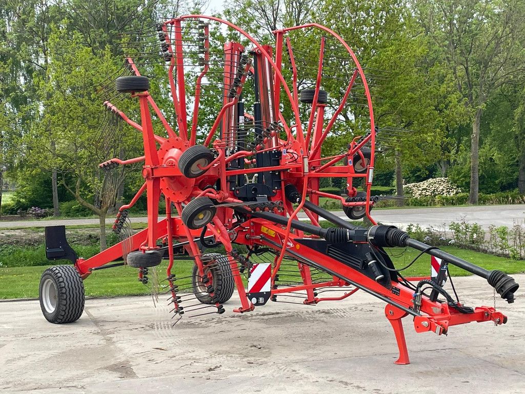 Kuhn GA 8731 Zwadhark Zwiller Rake Schwader GA 8731 Zwadhark Zwiller enkel heffend 8 meter Hark Rake Schwader