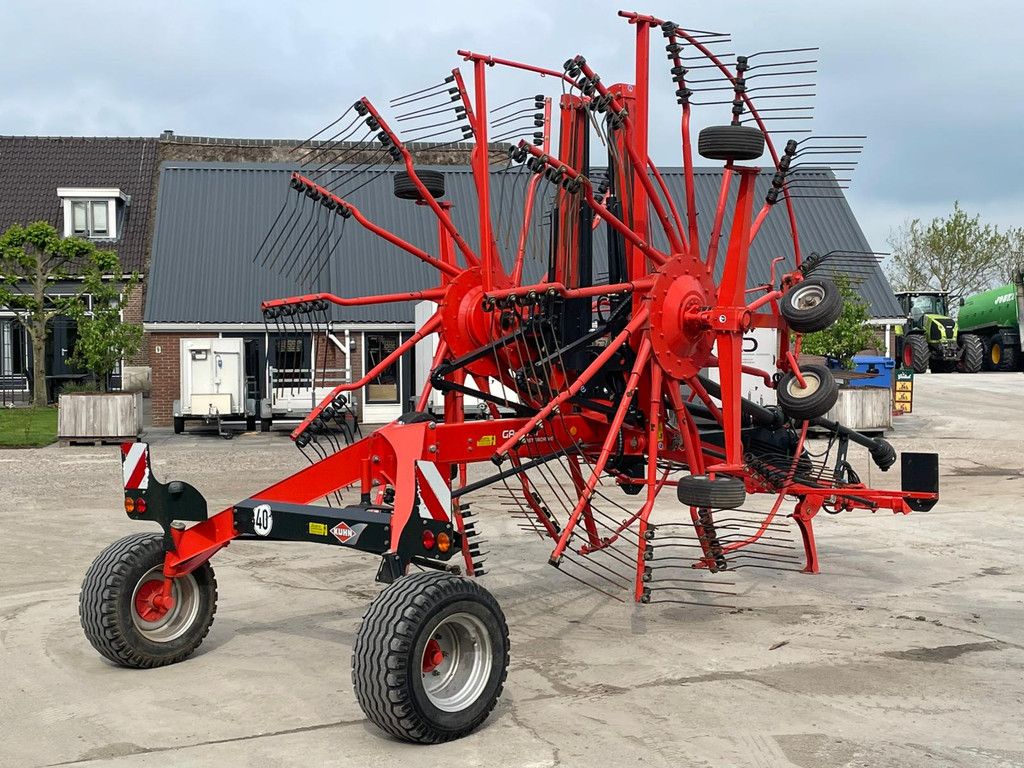 Kuhn GA 8731 Zwadhark Zwiller Rake Schwader GA 8731 Zwadhark Zwiller enkel heffend 8 meter Hark Rake Schwader