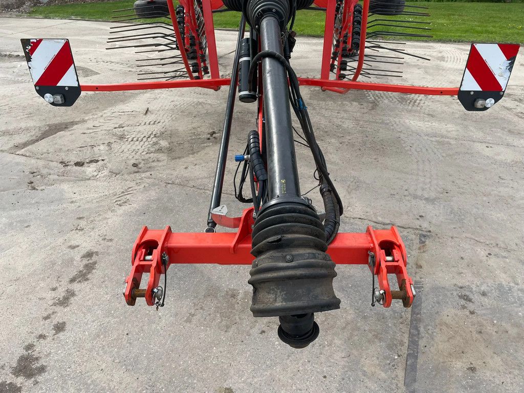 Kuhn GA 8731 Zwadhark Zwiller Rake Schwader GA 8731 Zwadhark Zwiller enkel heffend 8 meter Hark Rake Schwader
