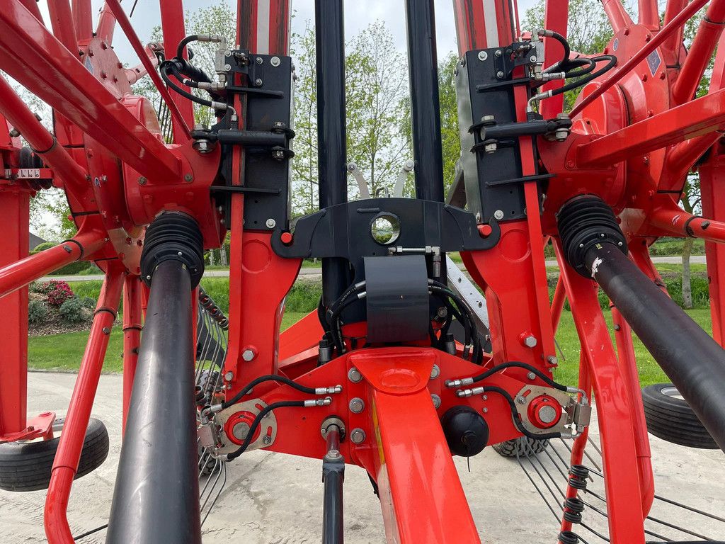 Kuhn GA 8731 Zwadhark Zwiller Rake Schwader GA 8731 Zwadhark Zwiller enkel heffend 8 meter Hark Rake Schwader