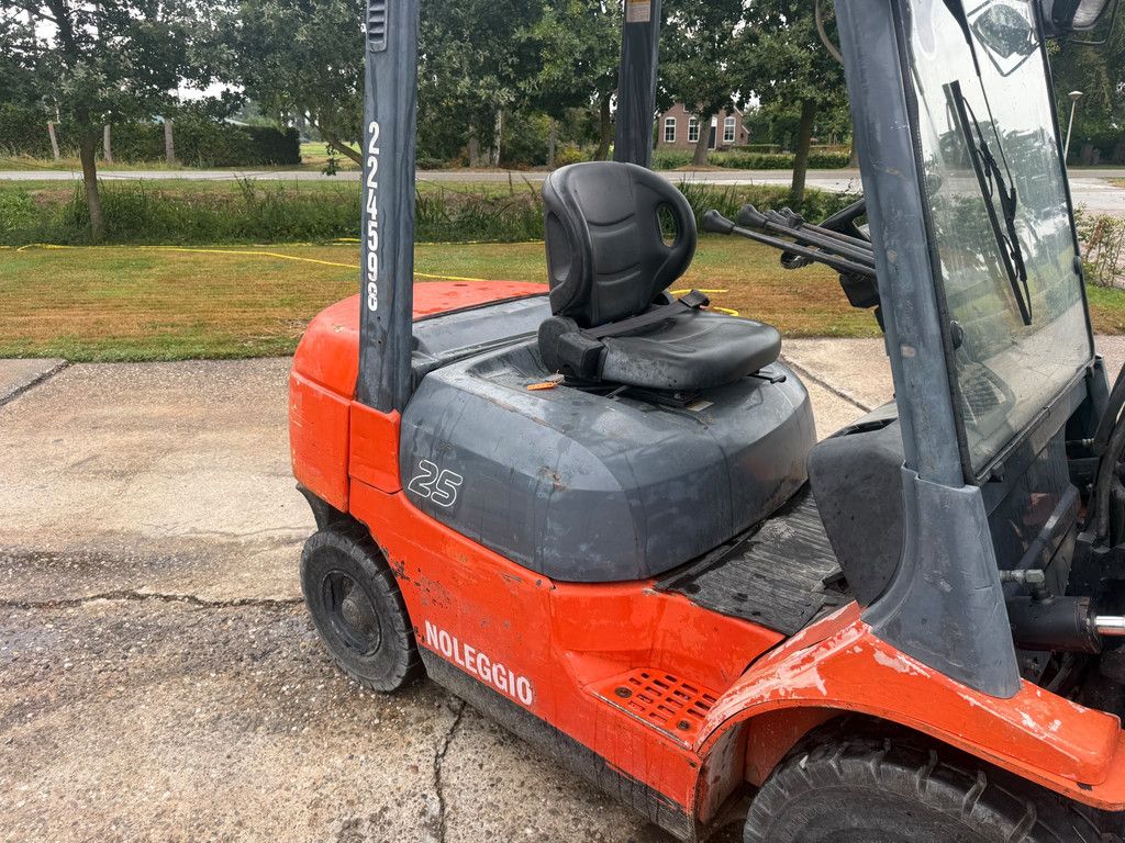 Toyota 7FD25 2500 KG heftruck Diesel Triplo mast Sideshift