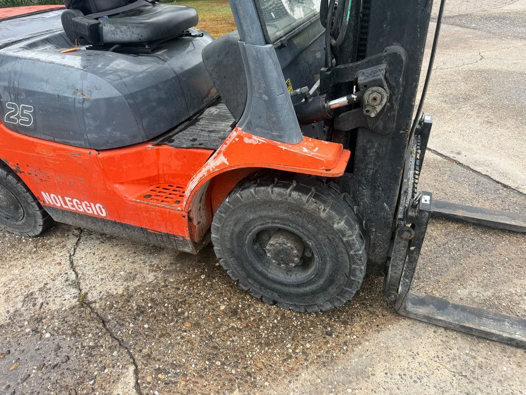Toyota 7FD25 2500 KG heftruck Diesel Triplo mast Sideshift