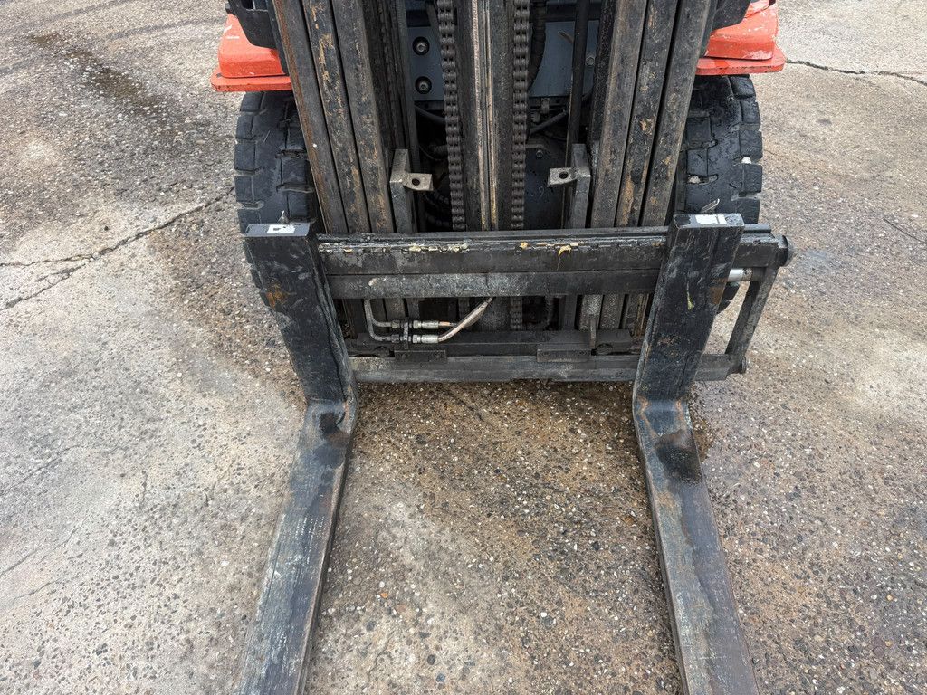 Toyota 7FD25 2500 KG heftruck Diesel Triplo mast Sideshift
