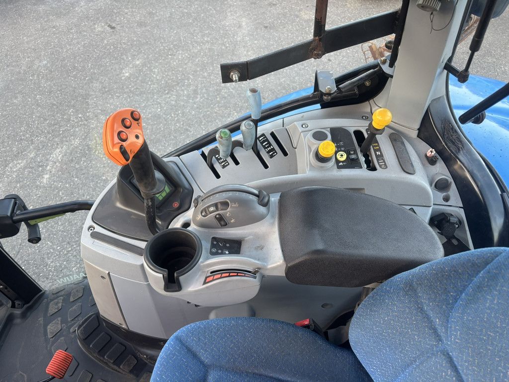 NEW HOLLAND T6030 RC
