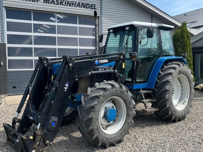 New Holland 8240 SLE med frontlæsser