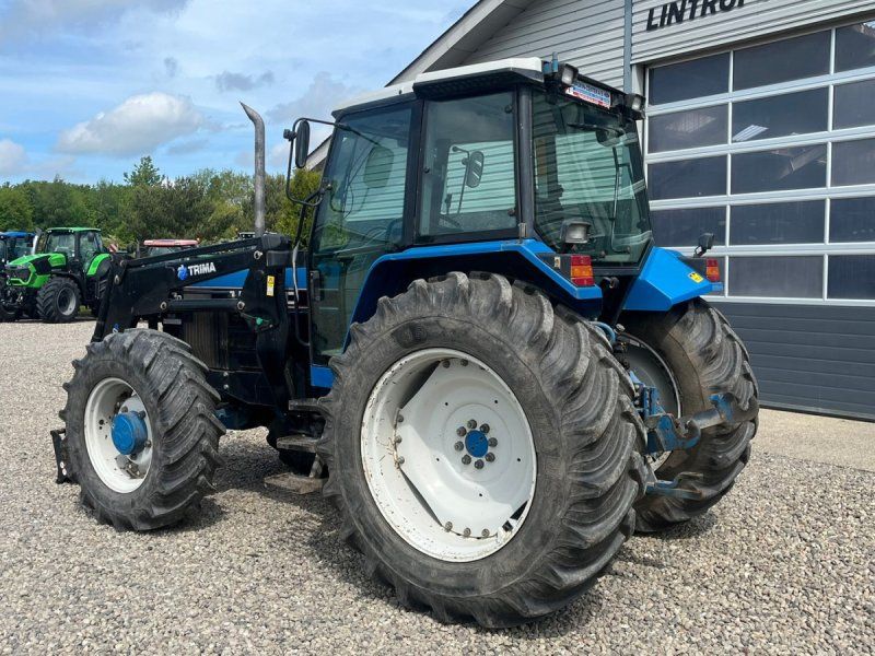 New Holland 8240 SLE med frontlæsser