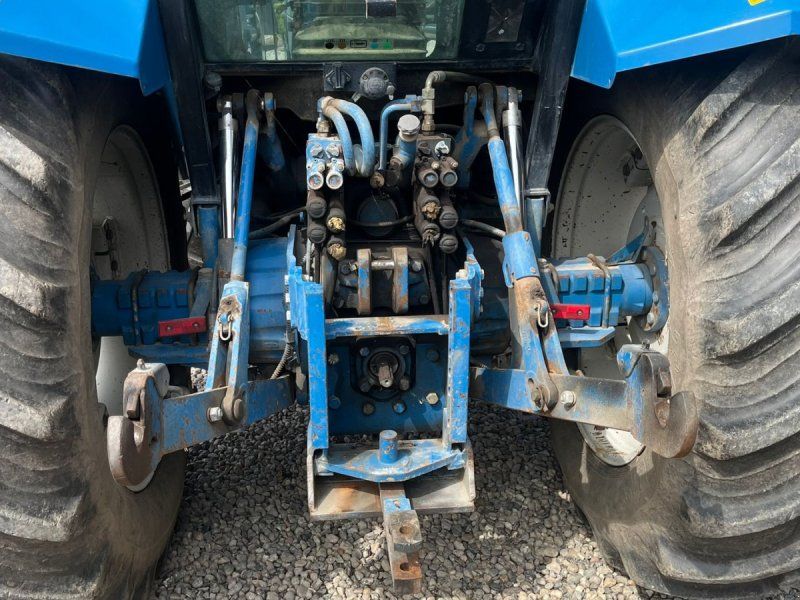 New Holland 8240 SLE med frontlæsser