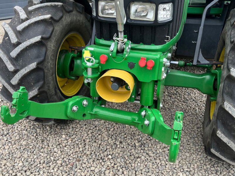 John Deere 6330 Kun 2802 timer og frontlift samt frontpto