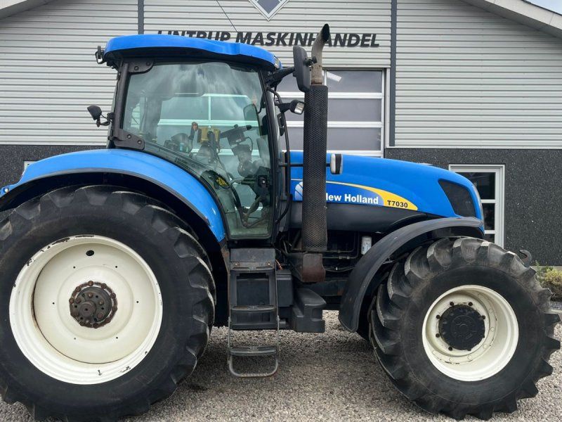 New Holland T7030 SS med frontlift