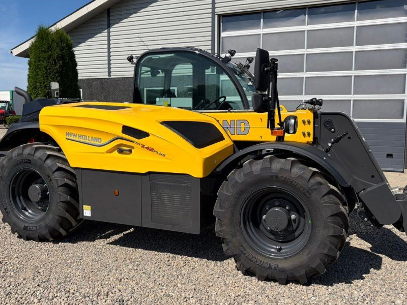 New Holland TH7.42 Plus Den nye model med masser af udstyr og 6F-3R PowerShi