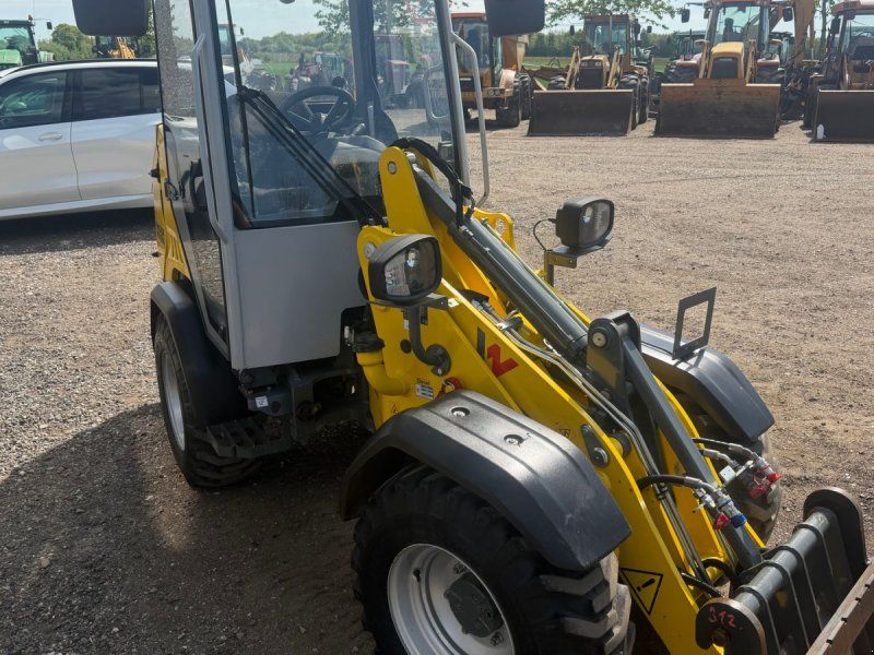 Wacker Neuson WL28 LUKKET KABINE, SKOVL OG GAFLER, HYDRAULISK SKIFT