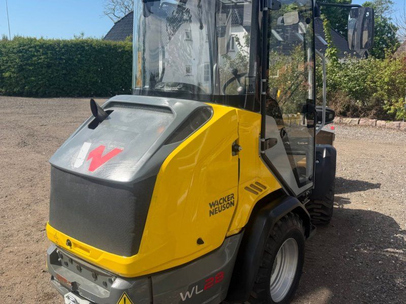 Wacker Neuson WL28 LUKKET KABINE, SKOVL OG GAFLER, HYDRAULISK SKIFT