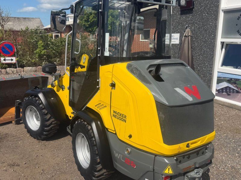 Wacker Neuson WL28 LUKKET KABINE, SKOVL OG GAFLER, HYDRAULISK SKIFT
