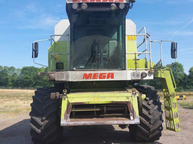 Claas Mega Dominator 218