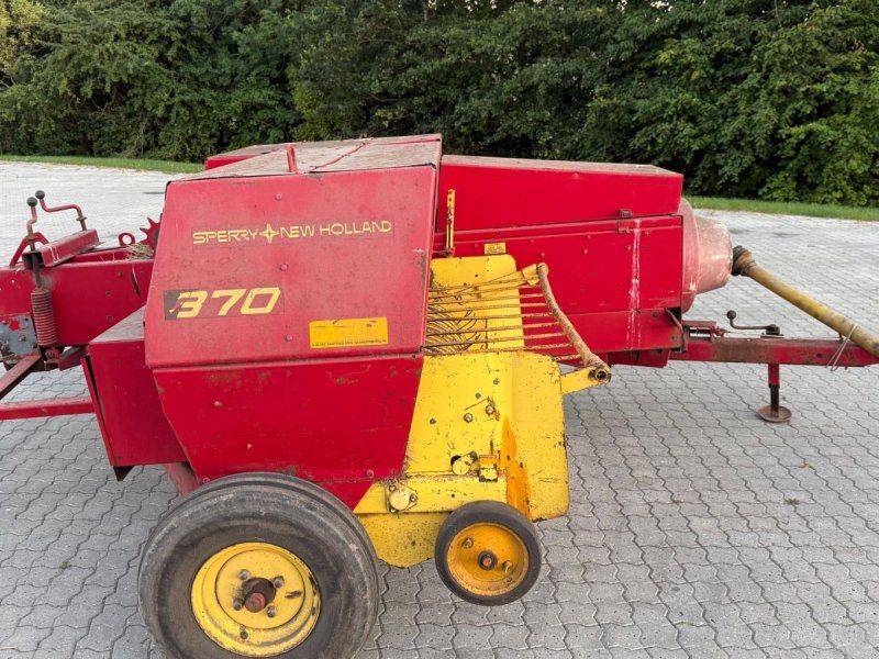 New Holland Hayliner 370