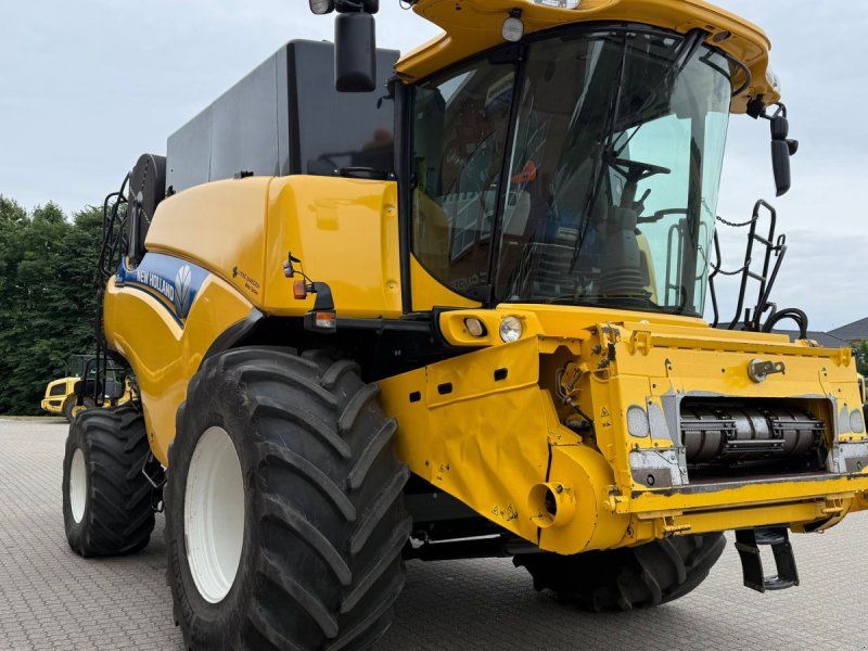 New Holland CR9080 SLH Eleion + 35” VarioFeed HD