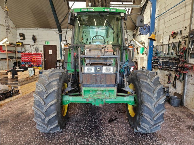 John Deere 6210