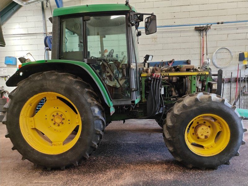 John Deere 6210