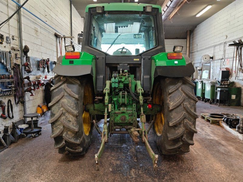 John Deere 6210