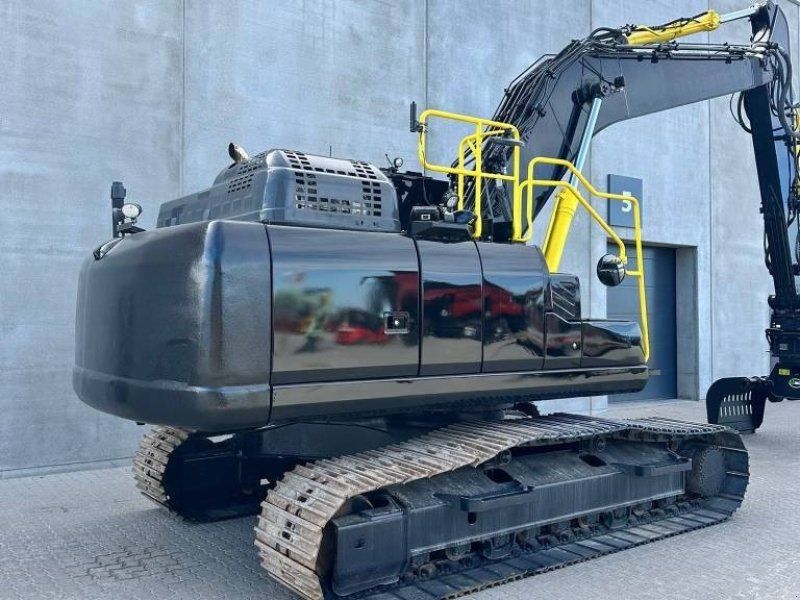 Komatsu PC210-11