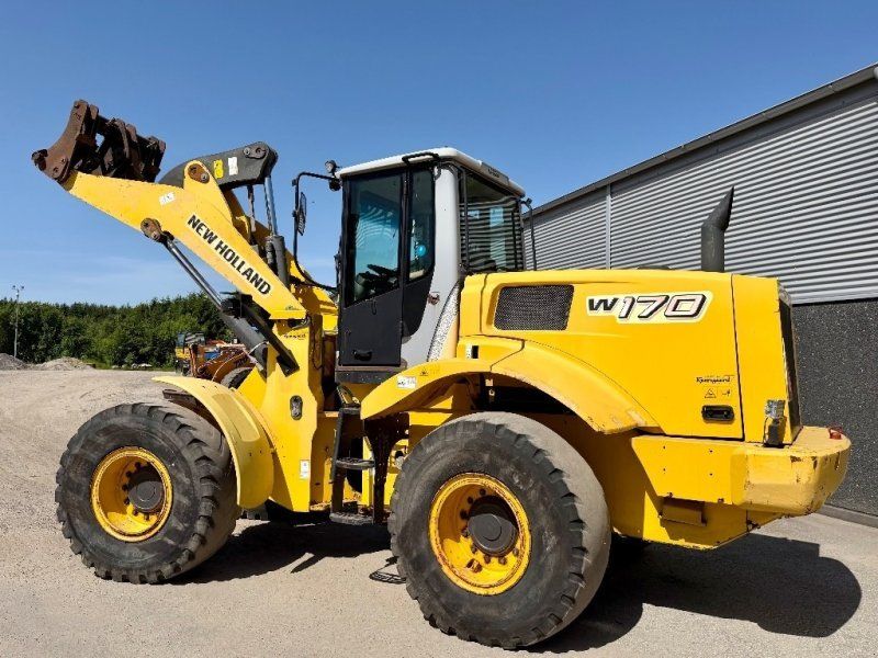 New Holland W 170