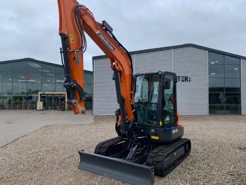 Develon DX63-7