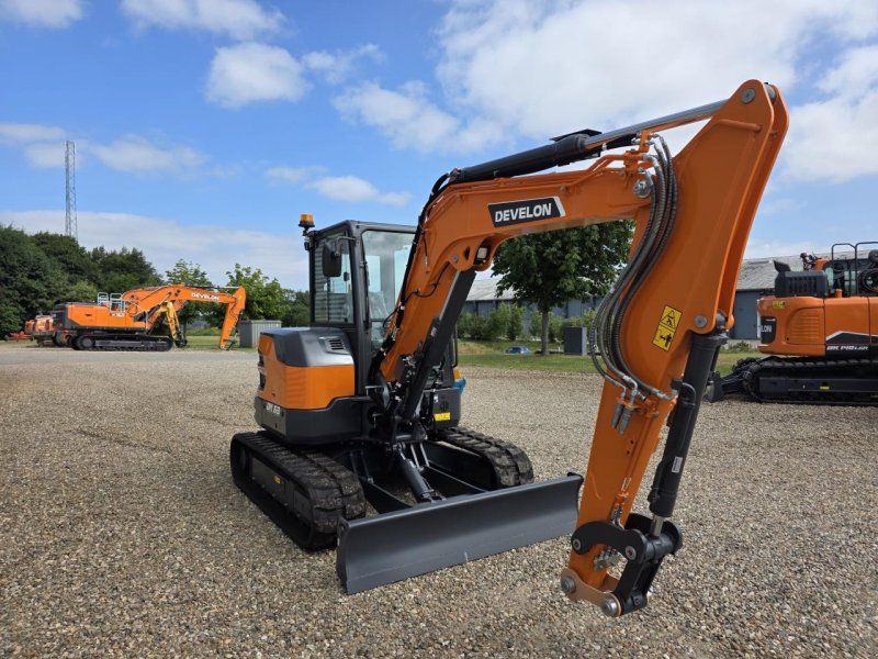 Develon DX63-7