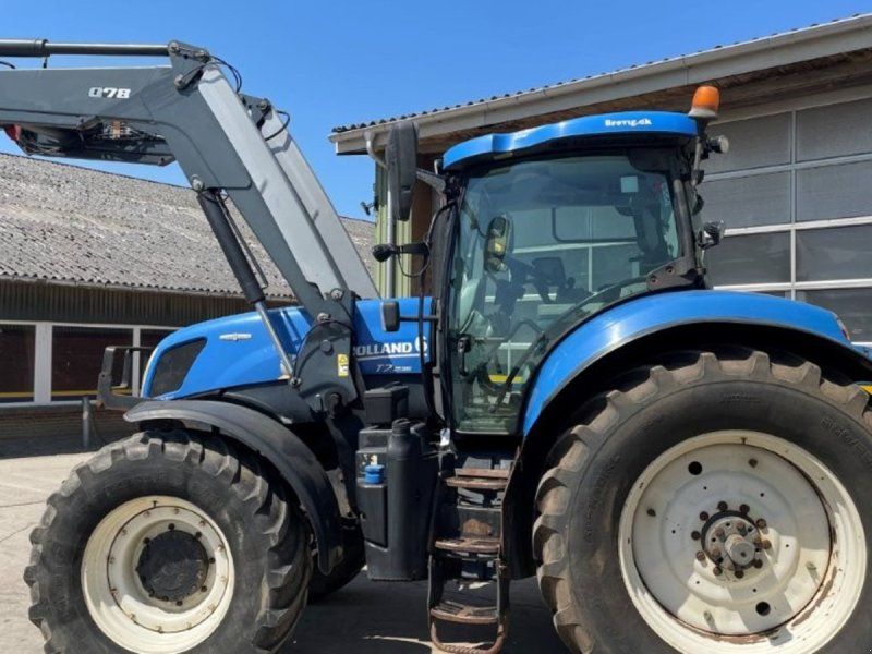 New Holland T7.235 AC Med Ålø Q78 læsser