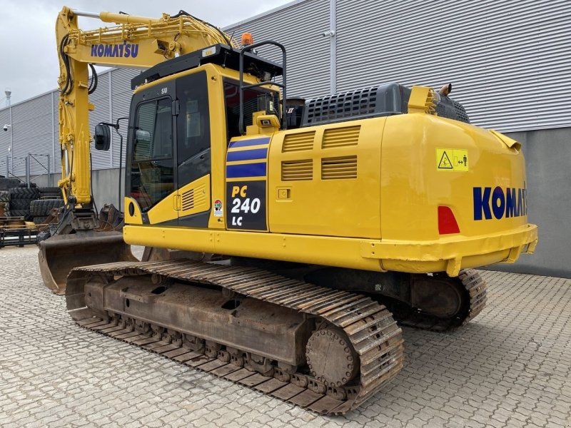 Komatsu PC240LCD-11