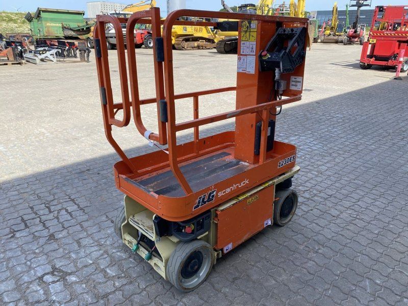JLG 1230ES