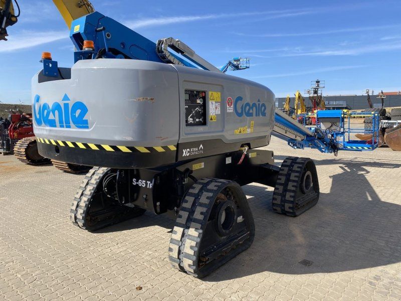 Genie S-65 TRAX