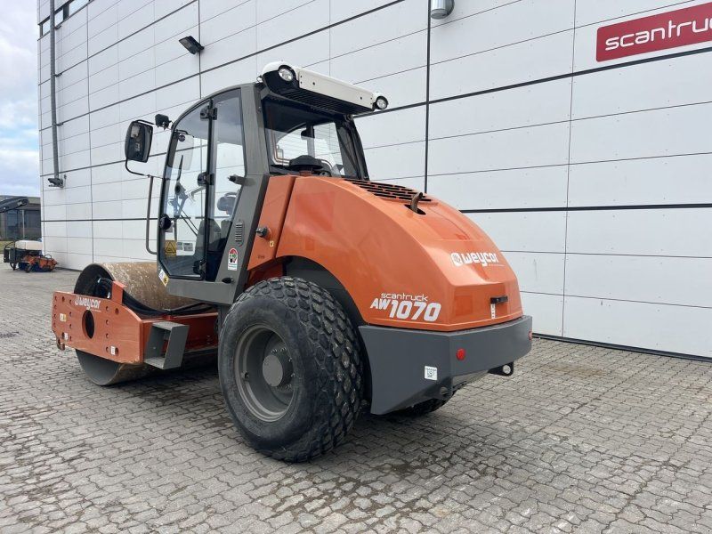 AW1070