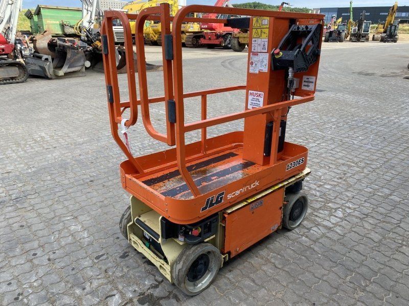 JLG 1230ES