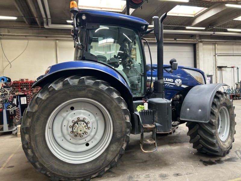 New Holland T 7.230