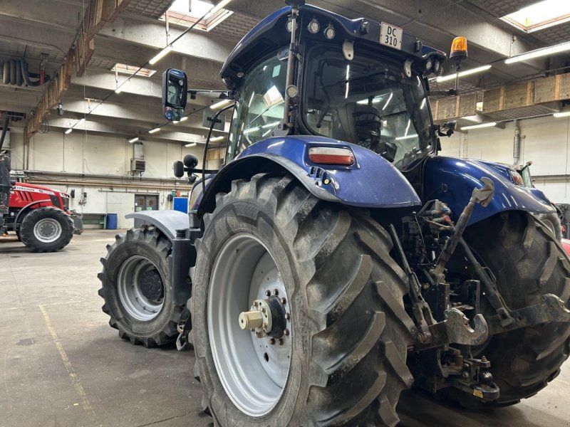 New Holland T 7.230