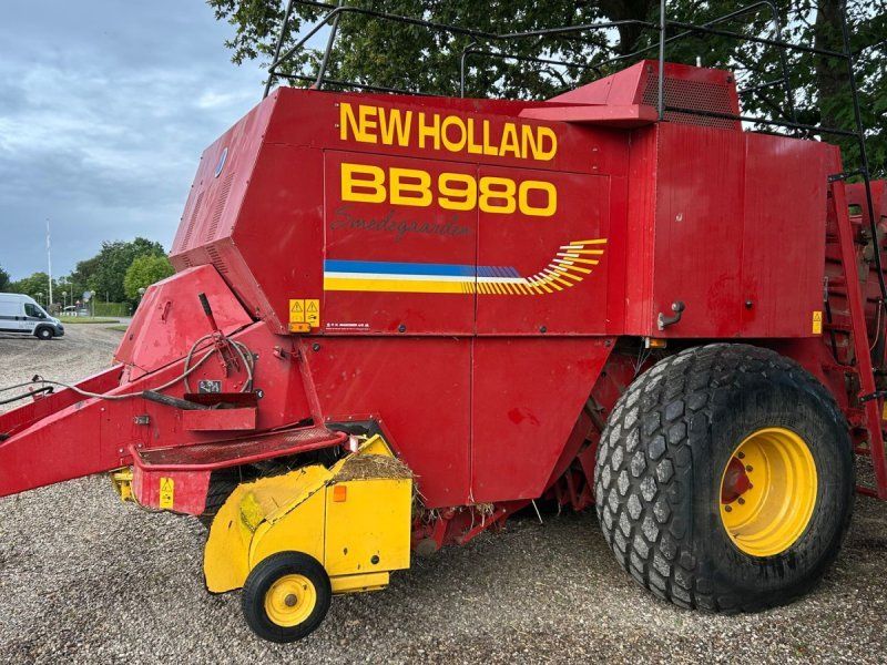 New Holland BB980