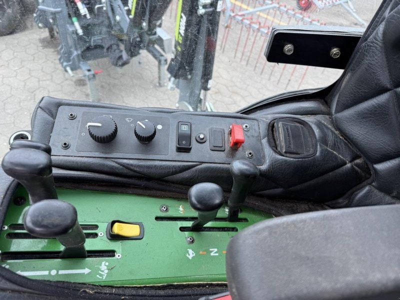 John Deere 1585
