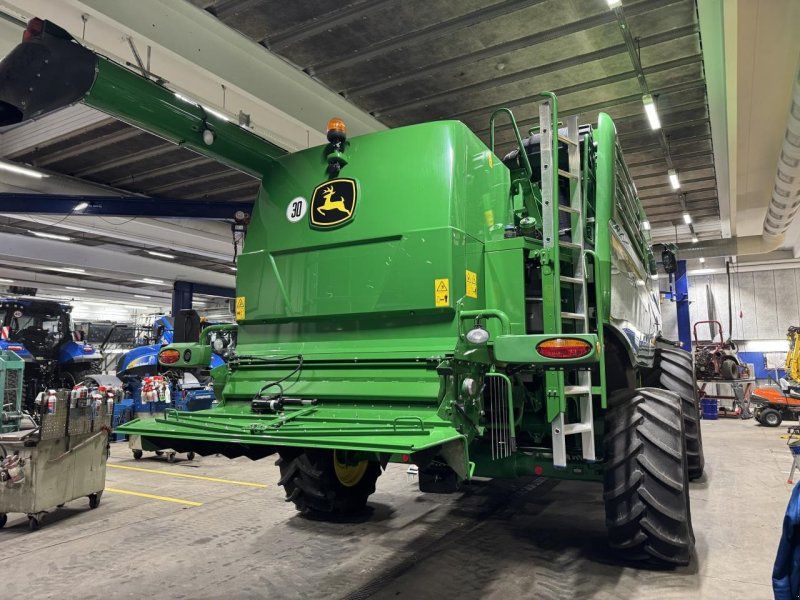 John Deere T660