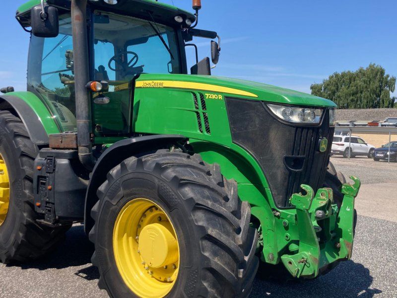 John Deere 7230R