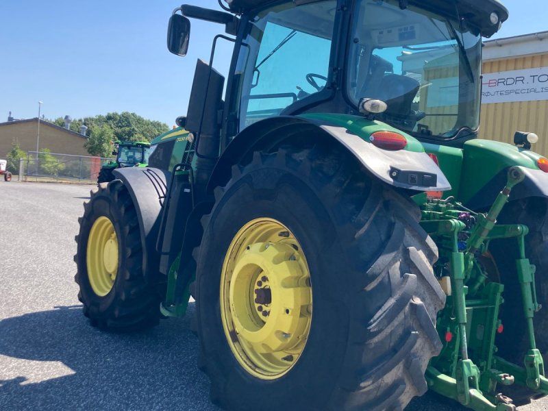 John Deere 7230R