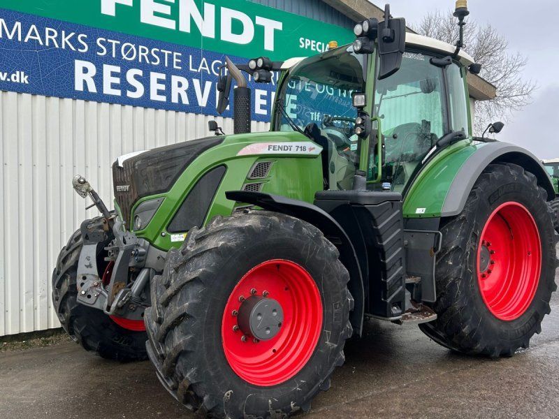 Fendt 718 Vario S4 Profi Plus
