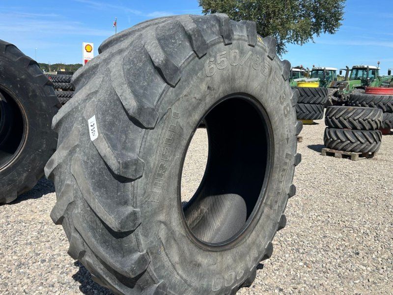 Pirelli 650/85R38