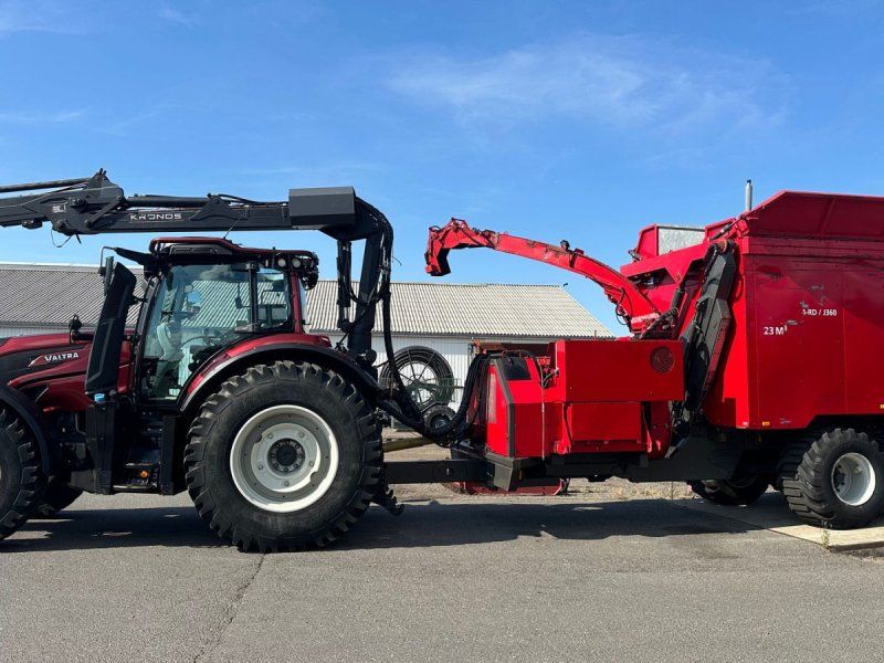 Valtra T234s Med Jenz 360 Flishugger og Alsidig 23m3 Flisvogn