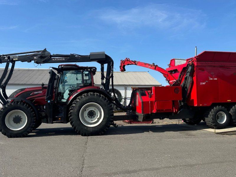 Valtra T234s Med Jenz 360 Flishugger og Alsidig 23m3 Flisvogn